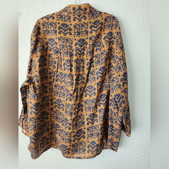 Wrap London Linen Green and Blue Abstract Blouse - Picture 3 of 10